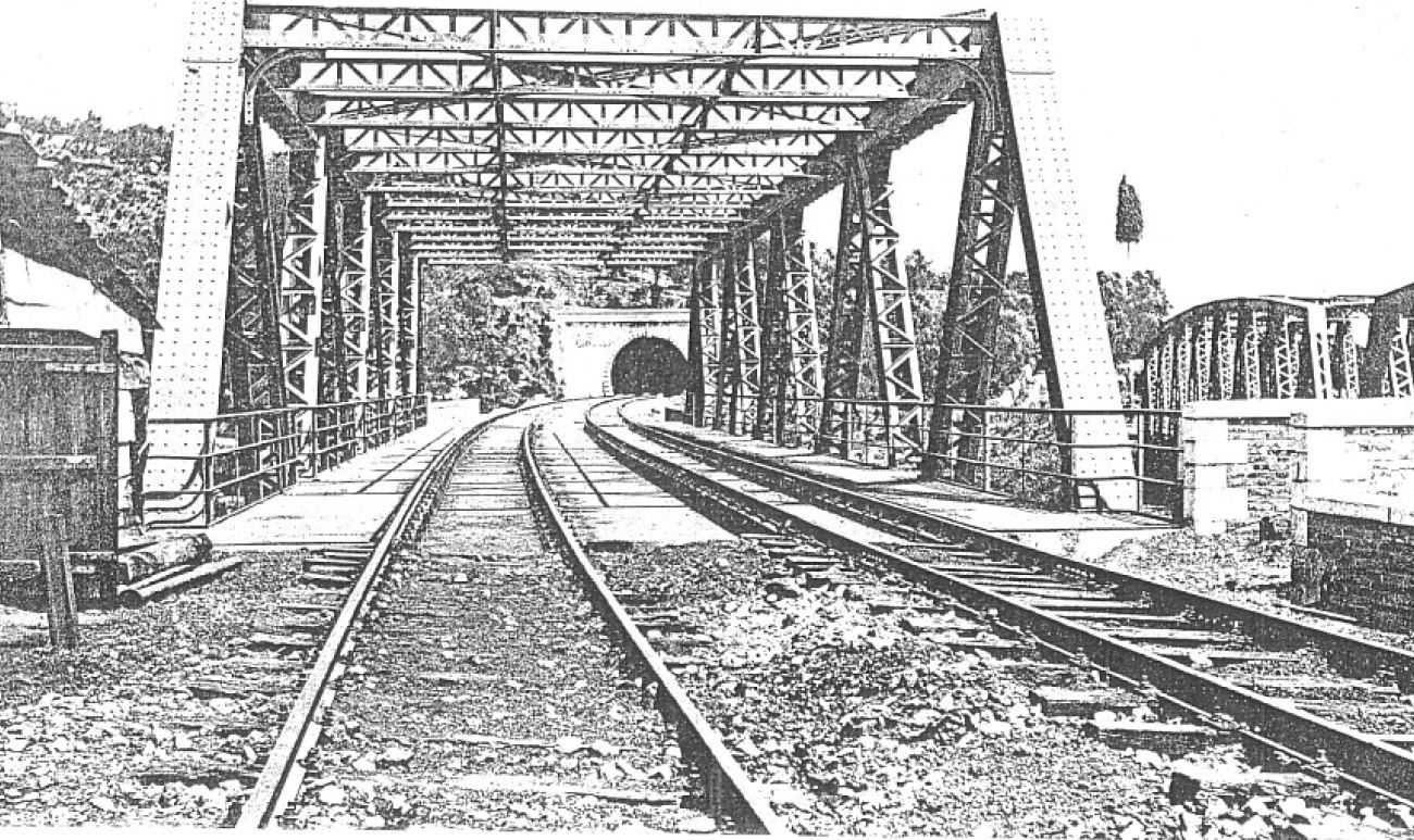 Ponte sulla Fornace Tiberina, a travata metallica di 42m, al km 129+399 all'uscita dall'imbocco galleria